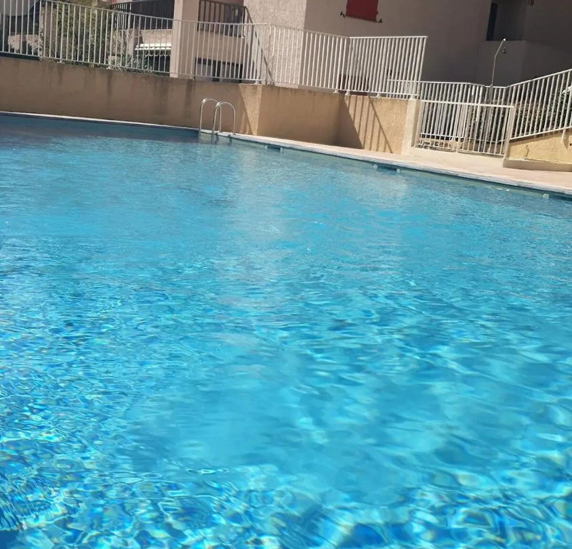 Studio Bandol 0*,